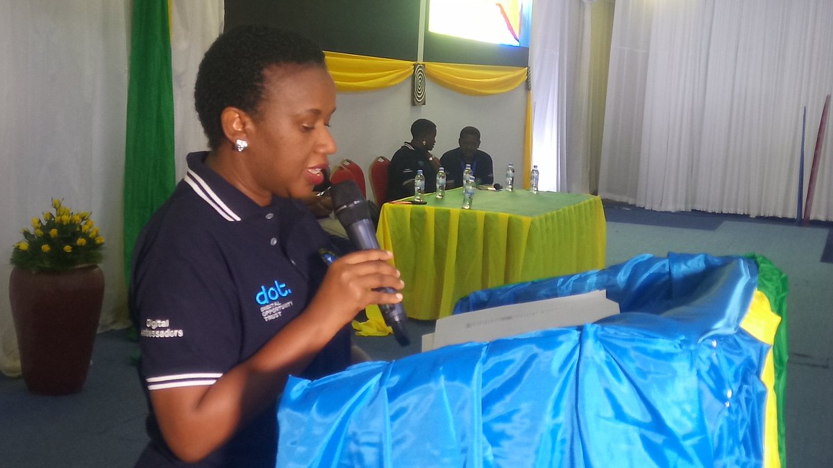Muzungu4's tweet image. Minister @FRwanyindo commended @CityofKigali for managing to organize two #KigaliJobFair editions in a single year. She stressed that Job Net complements @RwandaGov efforts in promoting employment opportunities for young people, especially young graduates. @Employmentcentr