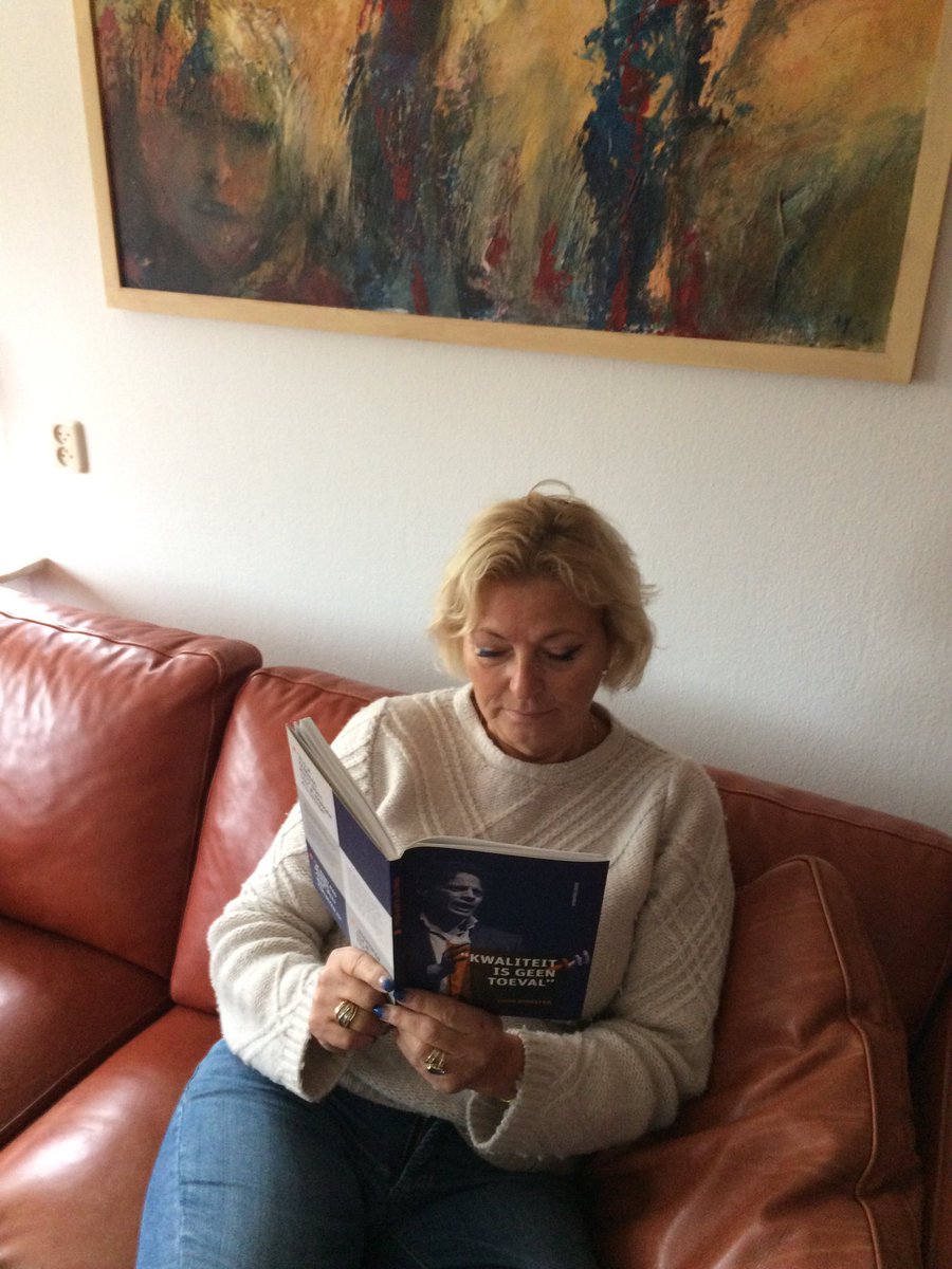 RinskePoiesz's tweet photo. Lekker om te lezen dit boek van #Egon Diekstra, staan veel wijsheden in. https://t.co/vNtcIAwObf