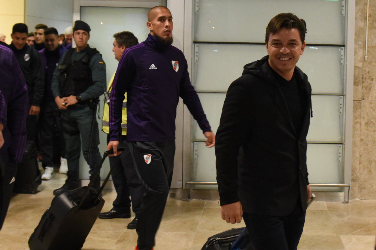 RiverPlate's tweet photo. 🇦🇷🛬🇪🇸 ¡Hola, Madrid! 

River ya está en la capital española.

#JuntosSomosMásGrandes ⚪️🔴⚪️ https://t.co/tOf1vvtSGL
