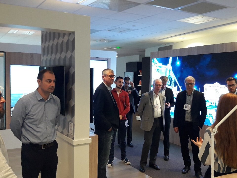 CyrillePANELE's tweet photo. Visite su showroom @SamsungFR @NUMICA51 @Tibco1 @PascalFLORY #BeforeNumica https://t.co/QcIQ6yAWx2