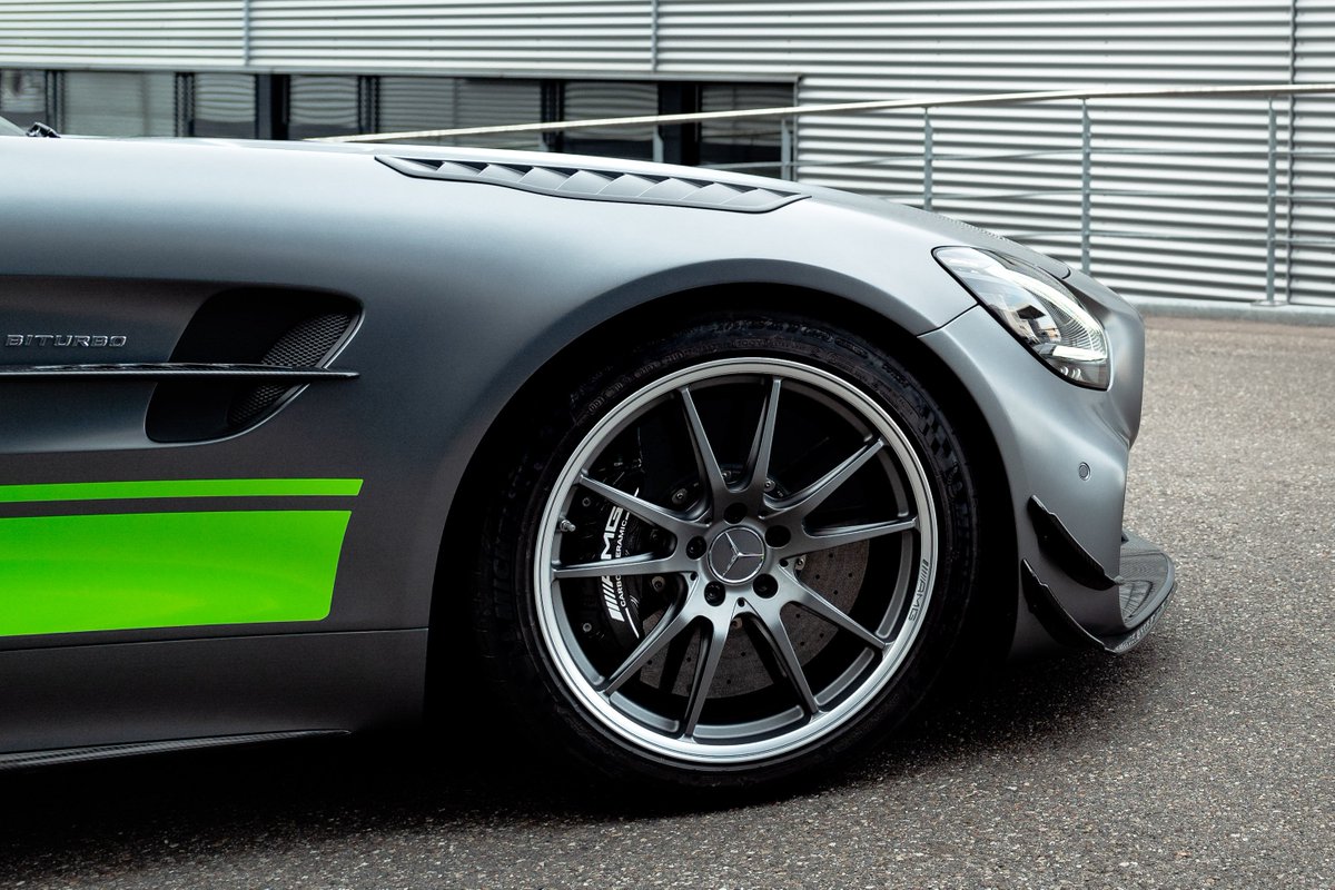 MercedesAMG's tweet photo. Becoming Affalterbach's top athlete is no easy feat. #AMGGTFAMILY

[Mercedes-AMG GT R PRO | Csn: 12.4 l/100km | CO2: 284 g/km] https://t.co/Q6EkOVujMx