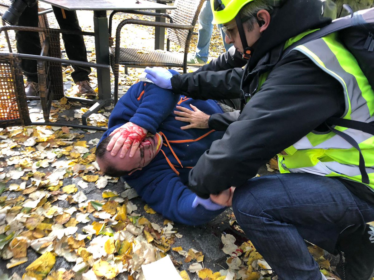 llsalellasvilar's tweet photo. O dimiteixes o dimiteixes @MiquelBuch. Així agrediu a antifeixistes després que en Marichalar hagi provocat a tota la manifestació? Injustificable. https://t.co/GVgCxrUciJ
