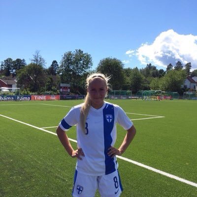 Trevlig självständighetsdag från mig i Sverige! Idag firar Finland 101 år - är alltid stolt över att få representera mitt fosterland #Finland101 #itsenäisyyspäivä #självständighetsdagen #suomi #palloliitto #NeverForget