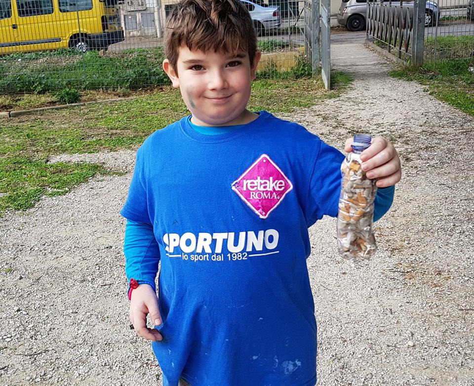 Retake_Roma's tweet photo. Mi chiamo Mattia e so che chi fuma non fa male solo a se stesso ma spesso, gettando la cicca per terra, avvelena anche l'ambiente. Forse non a tutti importa,  ma a me della condizione del mondo dove vivrò, interessa moltissimo. #IoSonoRetake https://t.co/FydBjOsass