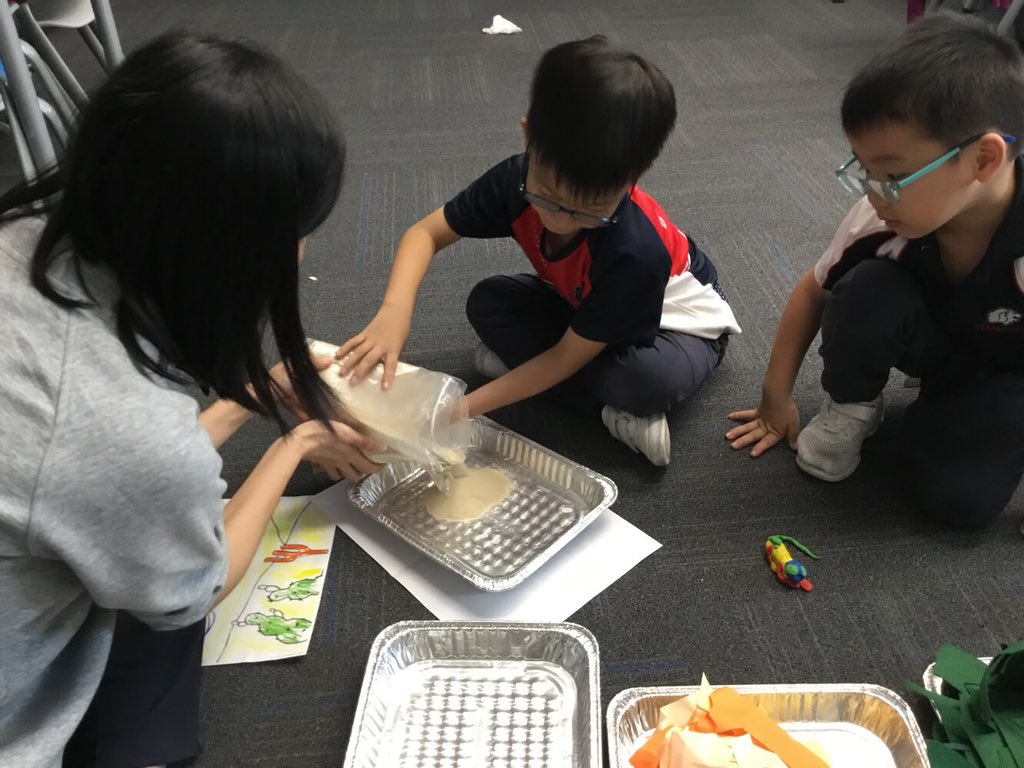MissMandyPP's tweet photo. The best place for animals is their own natural habitat. PP Ss built mini habitats for their favourite animals. #STEMInn #CognitaWay #StamfordHK #MindandHand https://t.co/Z2XkErX12i