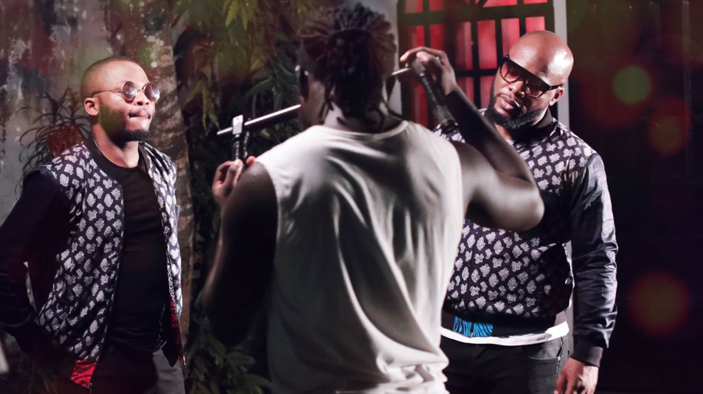 PitBaccardi's tweet photo. A minuit sera mis en ligne le projet #KINGS si j’ai pu mener ce projet à bien , si j’ai pu me renouveler de mon point de vue c’est grace à mes deux petits frères @Magascobboy et @DossehLaFamine qui m’ont accompagné , et incite à dépasser mes limites 
Écoutez le https://t.co/3ta0npdXcy