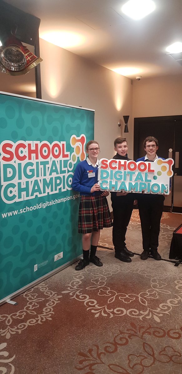 GCanPhiarsaigh's tweet photo. Táimid ag traenáil inniu do Chlár na gCrann Taca Digiteach Scoile! #SchoolDigitalChampionProgramme @Dept_CCAE @Education_Ire https://t.co/n0iBRiWh9k
