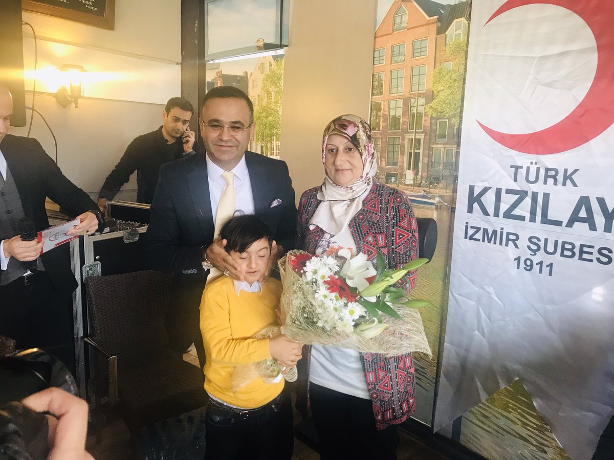 izmir_ilmem's tweet photo. 3 Aralık Dünya Engelliler Günü’ne özel “Ben Seni Anlıyorum Sen de Beni Anla” projesi kapsamında düzenlenen  kahvaltı etkinliğine katılan İl Milli Eğitim Müdürümüz Sayın Dr. Ömer YAHŞİ öğrencilerimiz ve velilerimiz ile biraraya geldi. @yahsiomer   https://t.co/DnbOBRqI9c