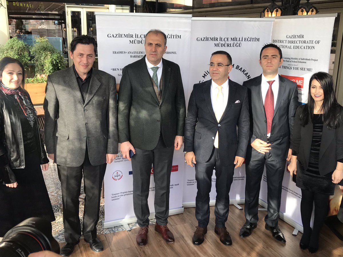 izmir_ilmem's tweet photo. 3 Aralık Dünya Engelliler Günü’ne özel “Ben Seni Anlıyorum Sen de Beni Anla” projesi kapsamında düzenlenen  kahvaltı etkinliğine katılan İl Milli Eğitim Müdürümüz Sayın Dr. Ömer YAHŞİ öğrencilerimiz ve velilerimiz ile biraraya geldi. @yahsiomer   https://t.co/DnbOBRqI9c