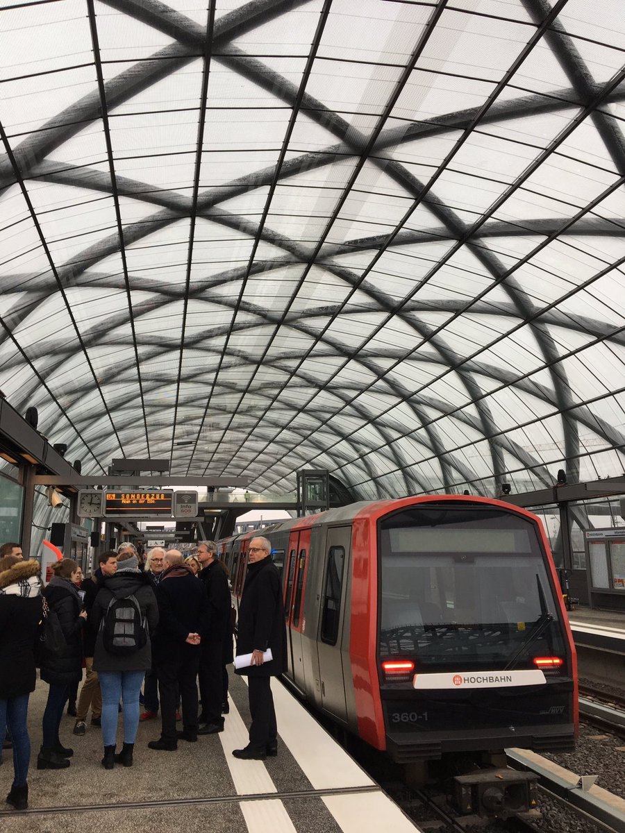 RHH_Reporter's tweet photo. #U4 #Elbbrücken in ein paar Stunden wird sie offiziell eröffnet. Freitag bis Sonntag können Hamburger kostenlos ab Jungfernstieg bis zur Station fahren. https://t.co/lLqEt4R4dz
