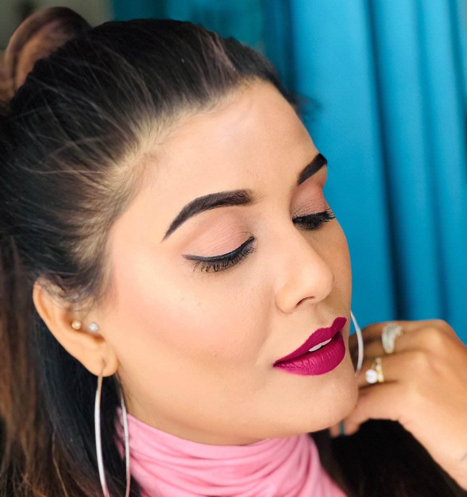 trySUGAR's tweet photo. Never underestimate the power of a lipstick.
.
.
In frame: @truefashionholic
On lips: Nothing Else Matter Longwear Lipstick 08 Berry Picking
Vist to shop now. https://t.co/963LORRHoe
.
.
#trySUGAR #SUGARCosmetics #NewLaunch #NothingElseMatter #Lipsticks #MatteLippies https://t.co/cZAN79BWPi