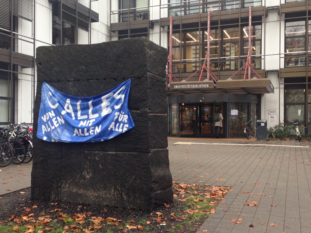 kultlab's tweet photo. Wir sind jetzt mit unserer ersten mobilen #Mahnwache vor der großen Bib der JLU #Gießen präsent! Kommt vorbei und sagt Hallo! :) #KultLAB https://t.co/IJFyw7hhU5