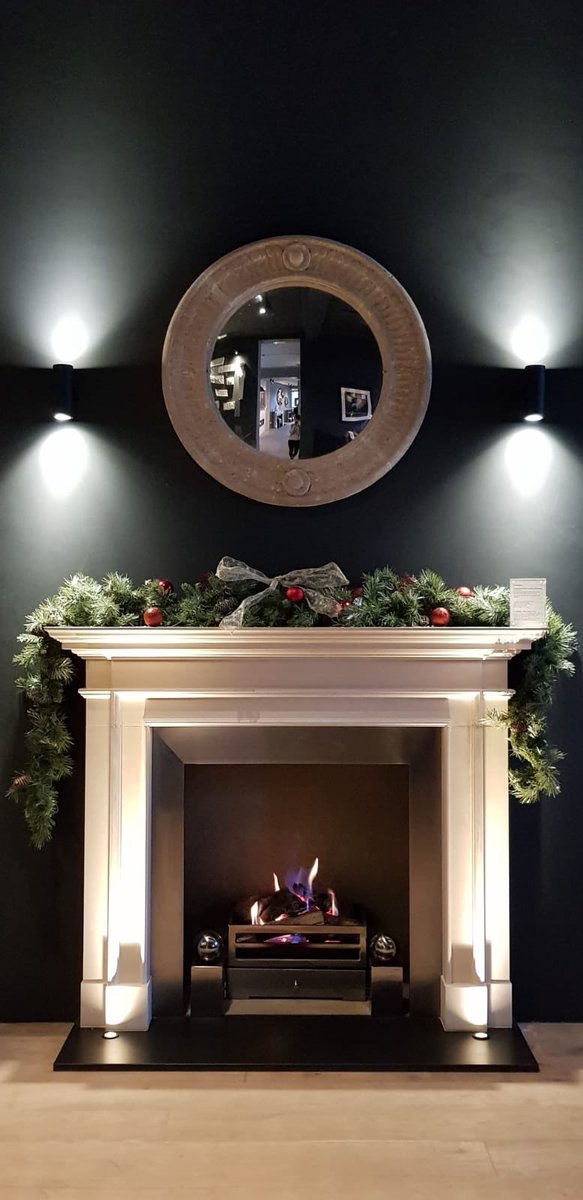 ChesneysLtd's tweet photo. It’s beginning to look a lot like #Christmas in our North London Showroom 🎄 #ChristmasIsComing #ThursdayThoughts #ThursdayMotivation #luxury #lifestyle #fireside #details #interiors #fireplace 🔥 https://t.co/0fUWkCYbSm