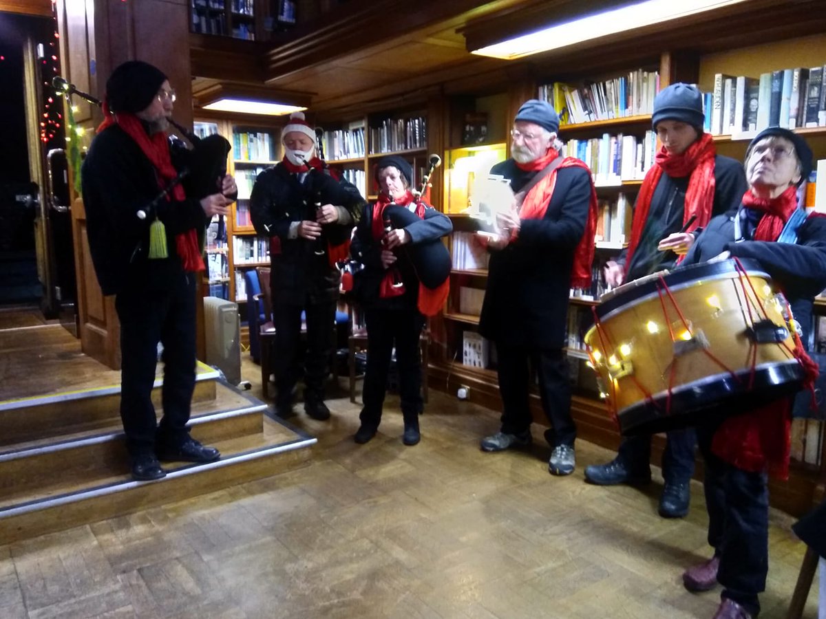 GaitaBand's tweet photo. We had a great time playing at #Sedbergh Late Night #Christmas Shopping last night. Lovely event &amp; loads of happy people around enjoying mild weather &amp; a break in the rain @visitsedbergh https://t.co/F0b1ZULHfs