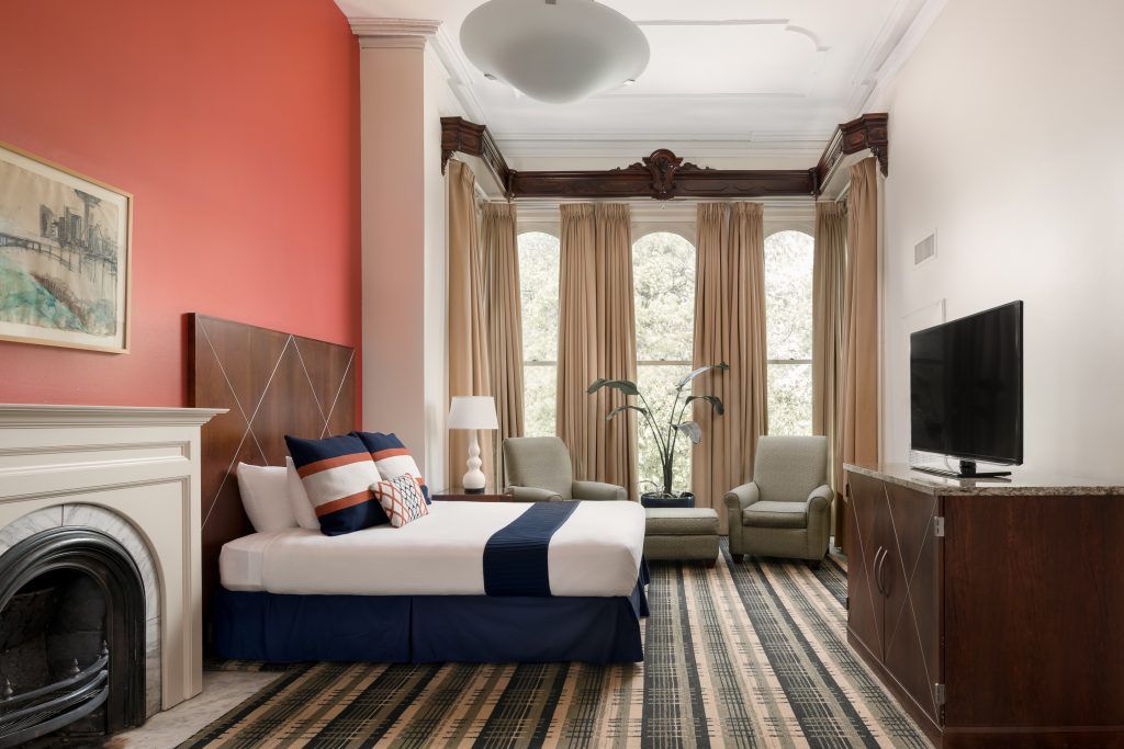 Check out our recent feature in our sister property -Hotel Henry's blog post. 

"Holiday Gifts For Your Friend Who Has Everything"

#MoDA #HotelHenry #AskTheButlers

buff.ly/2Syx9me