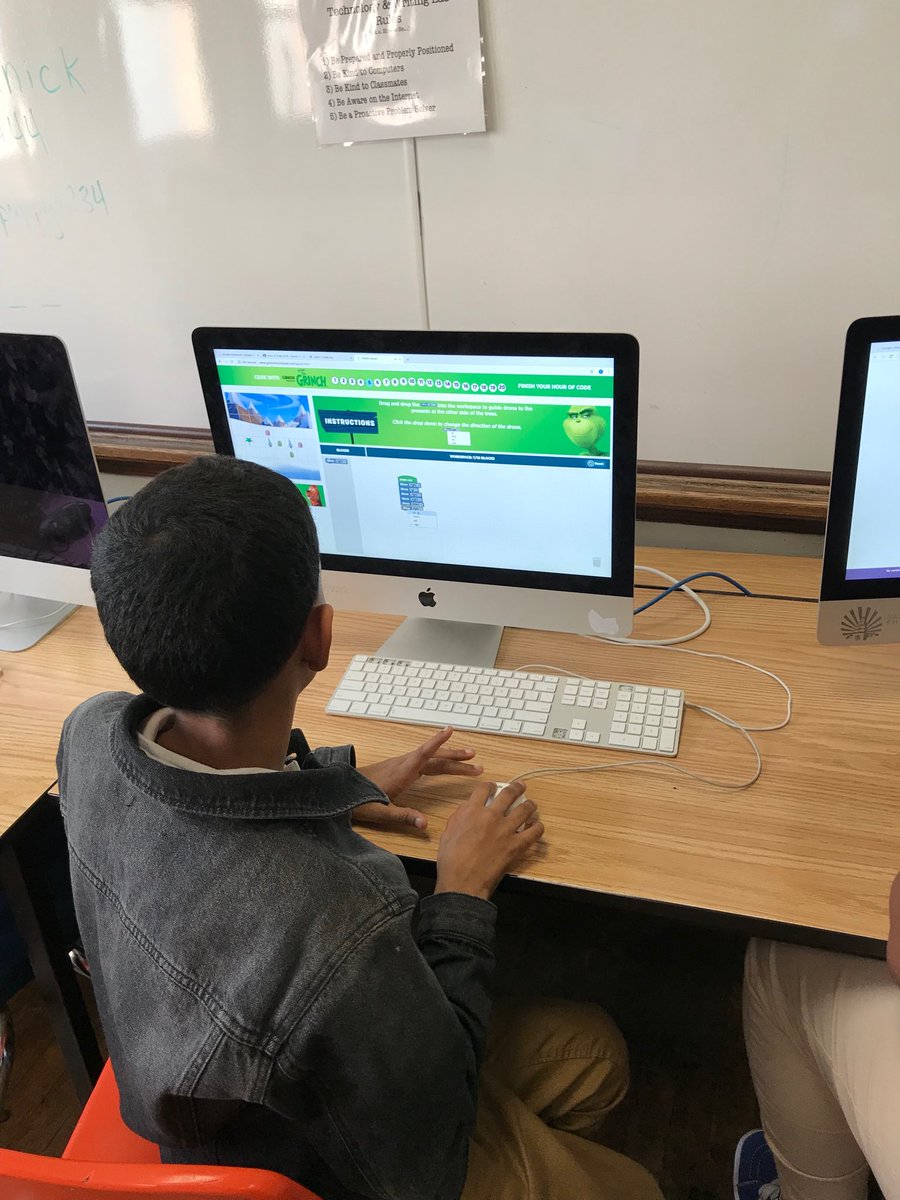 5th graders coding at Dunbar ⁦@edtechSDP⁩ #PhillyCodes