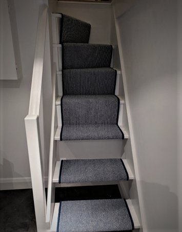 HertfordFloor's tweet photo. Winter blues getting you down? This luxurious carpet from @GaskellWoolRich is in the Kennington range and the colour is Aegean...It's a blissfully blue lift to anyone's staircase. #hertfordcustomer #GaskellWoolRich #MiddletoHighend @HertfordFloor #carpetsforstairs #luxurycarpets https://t.co/fZLUT0r1Jt