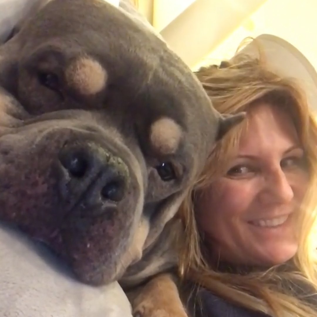 Polish and her dog. This is her dog. девушка играет со щенком. ватсап дог. она собака.