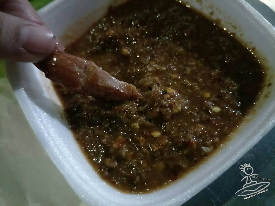 Check_in_TH's tweet photo. เช็คอินความสุข 📍พากิน "หมูปลาร้า ราชดำเนิน" นั่งจกปลาร้าริมถนน มันก็จะนัวๆ หน่อย 😋

#เช็คอินความสุข #หมูปลาร้า #หมูปลาร้าราชดำเนิน #ของดีบอกต่อ #อร่อยไปแดก #อร่อยบอกต่อ https://t.co/iyIB2boetS