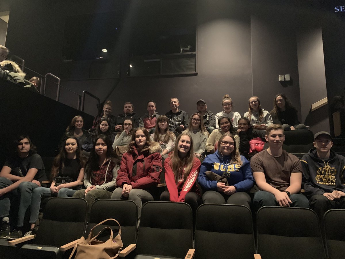 tljordan's tweet photo. This group of @wchsbears is ready for #globetheatre Regina’s The Hobbit! @horizonsd205 #wynhigh #liveisbetter https://t.co/FHOH3QEj3b