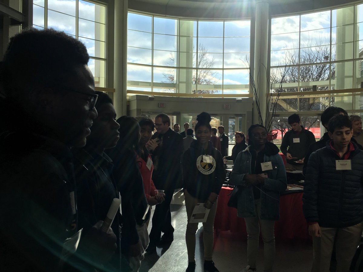 CPAProgramcoor1's tweet image. CPA students meeting George Laure inventor of the #barcode!  
@ClarkSchool @CPACommunity #phoenixRISE #innovation