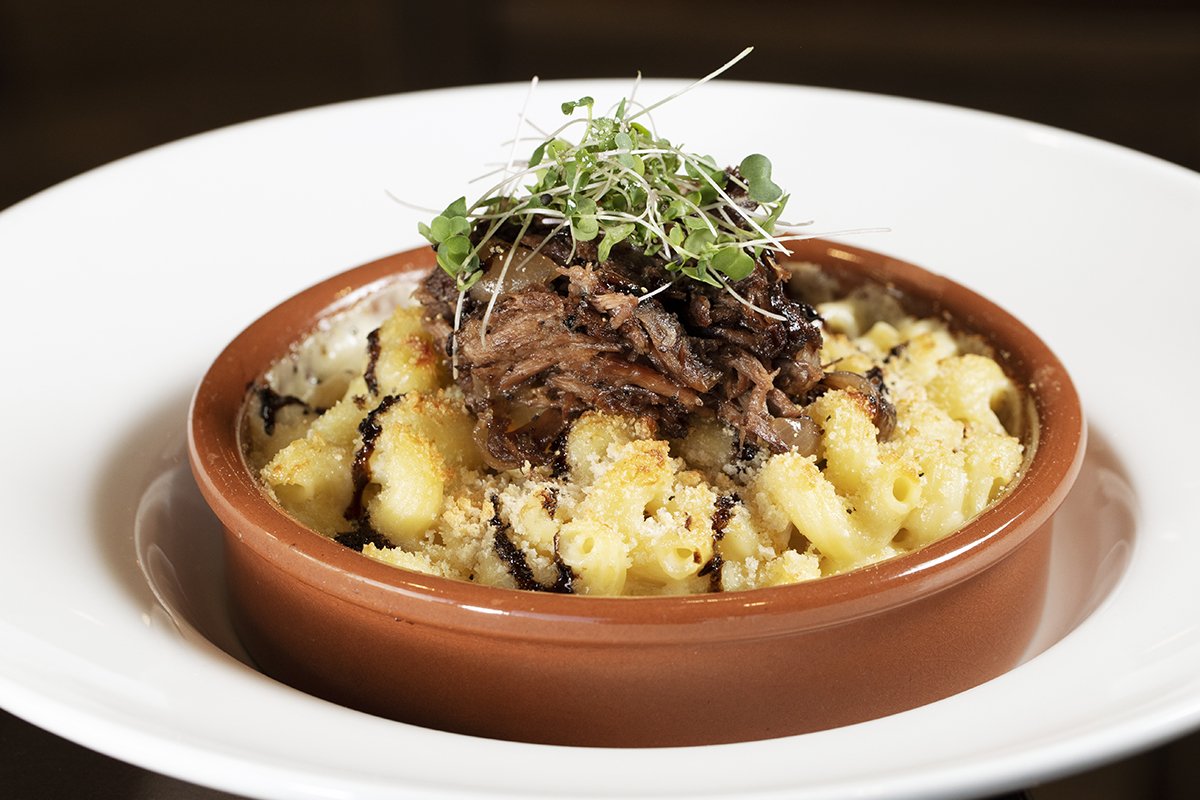 Eat this 24-Hour Short Rib Mac 'n' Cheese while sipping on <a href="/RevBrewChicago/">Revolution Brewing</a> #DeepWoodSeries Ryeway to Heaven, Vanilla Deth, and Gravedigger Billy tonight at 5pm at #SMNaperville. Details: facebook.com/events/2572538…