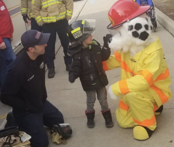 oakvillefire's tweet image. A huge thank you to all the staff at Captain R Wilson Public School for helping us with our surprise for Dylan this morning!  We weren’t kidding when we said he was our biggest fan. Safe travels to the Kidd family from your OFD family
