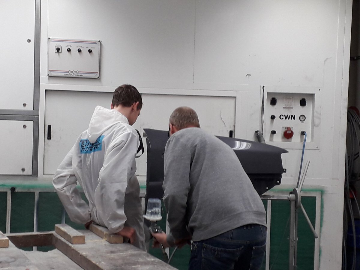 CiskadeGroot's tweet photo. En nu bij @NP_AUTenLOG in actie tijdens de decanen en mentorendag vo #vantechnieknaartechnologie @Noorderpoort https://t.co/Ic9BZ2rPap