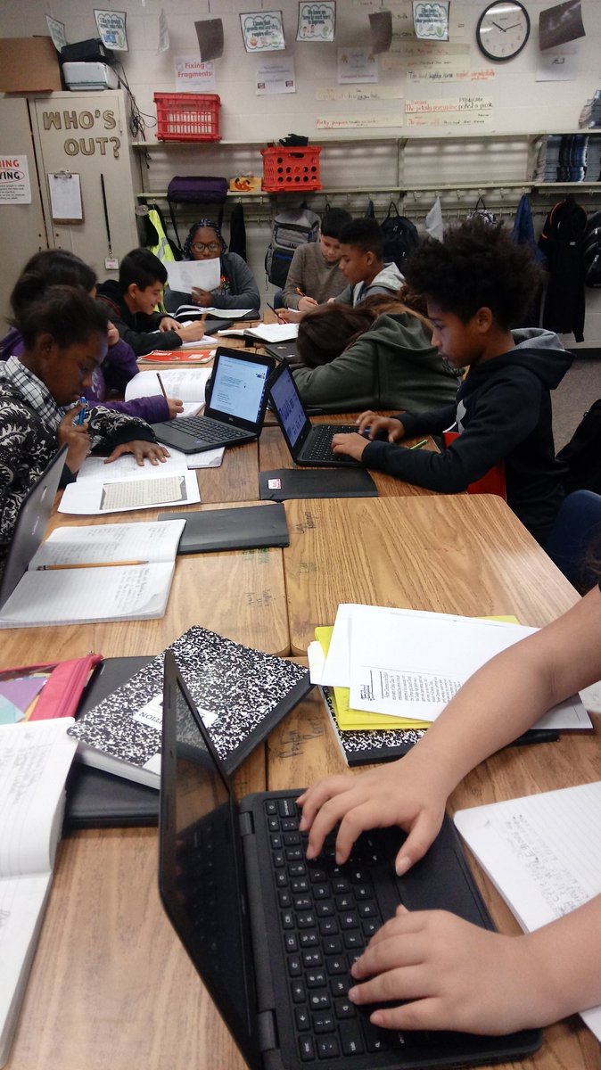 rachaelsfoster's tweet image. The best of both worlds...research and writing! #ela #multiplesources #christmasaroundtheworld #12DaysTwitter #FSSLearn @FSSchools