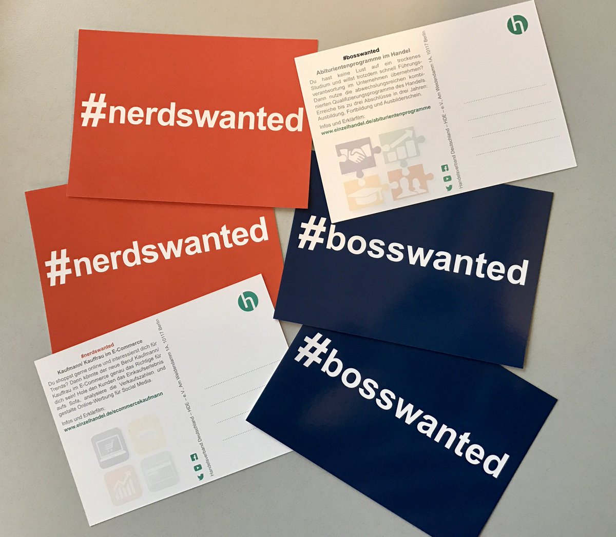 handelsverband's tweet photo. Tolle Karrierechancen im Handel: Beispielsweise als E-Commerce-Kauffrau oder -mann #nerdswanted (https://t.co/3jX5Pqda7k) oder über die Abiturientenprogramme des Handels #bosswanted (https://t.co/p8p93cxVGR) - mehr Infos auch auf unseren druckfrischen Postkarten! https://t.co/2yhRmmL4ZI
