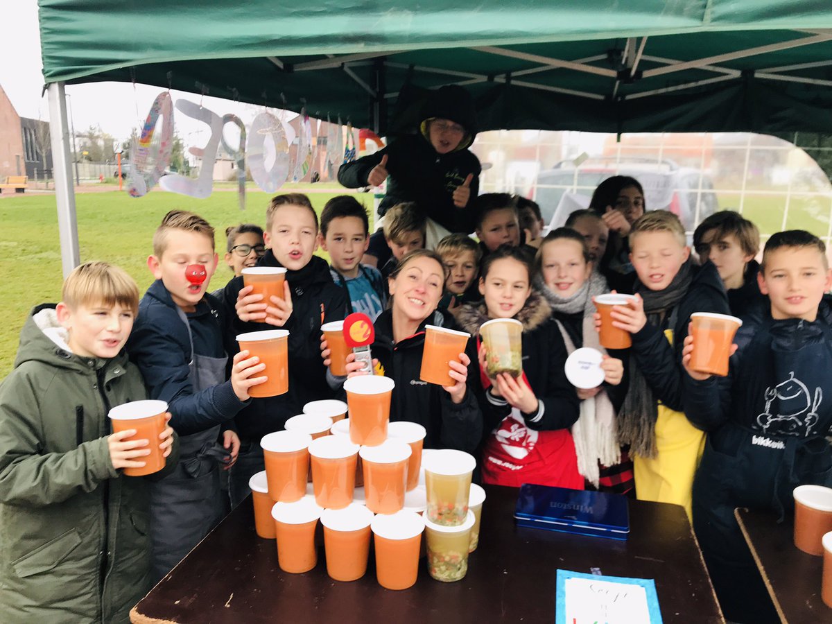 Soepporter in Wuustwezel, #dewissel tvv <a href="/KinderkankerVzw/">kinderkanker vzw</a> <a href="/vrtradio2/">radio2</a> #dewarmstesoep