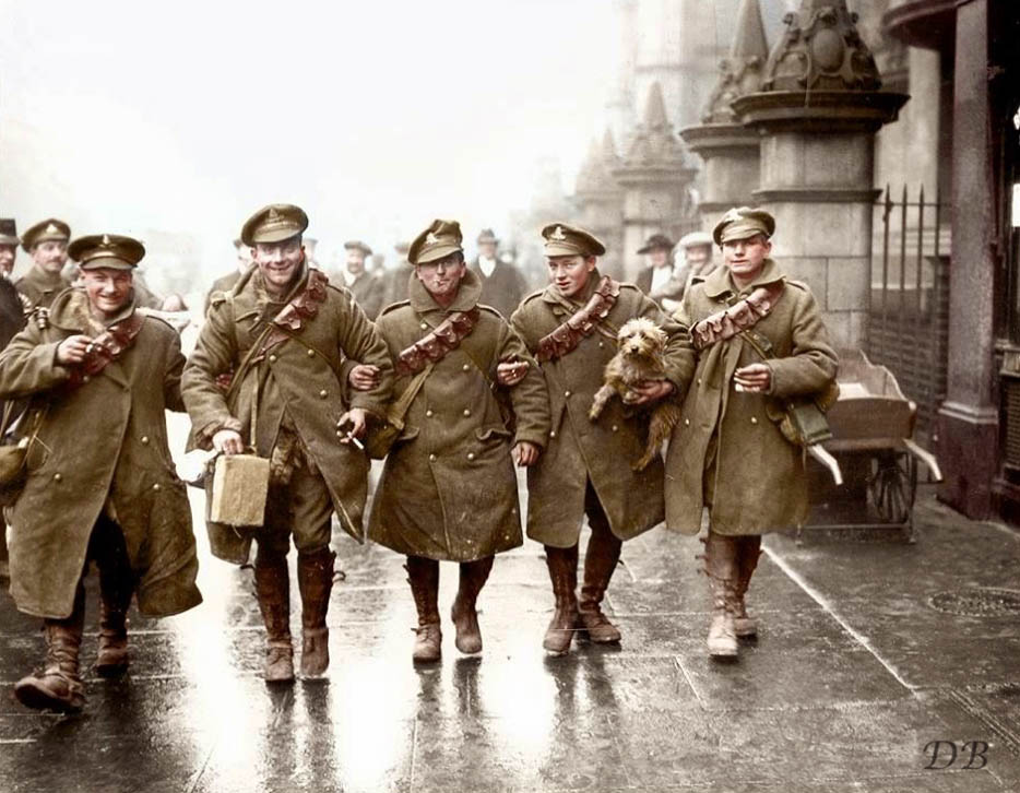 colour_history's tweet photo. British troops coming home for Christmas leave in London. December 1916 https://t.co/gc2njL9MpS