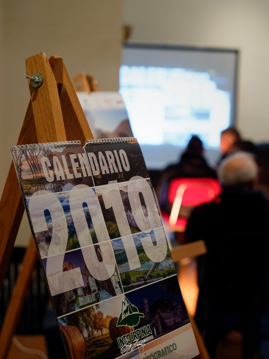 InfoIrpinia's tweet photo. Alcune foto dalla presentazione del #calendario 2019 di "Emozioni d'#Irpinia 2019".
Non perderti questo nuovo calendario: lo trovi all'edicola Punto&Virgola di #Conza, al JohnnieWalker di #Montella o da Foto Diego ad #Avellino. 🙂 https://t.co/GRGwFq1IAD