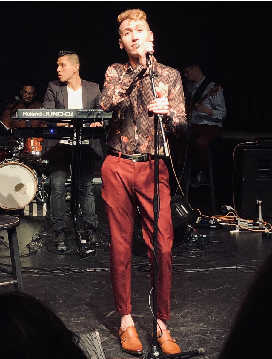 Lanagee's tweet photo. #devinvelez #devininjersey #devinvelezchristmascd @DevinAI12 “ sometimes, waiting is what’s going to get you there” what a beautiful quote, sir! @AmericanIdol #americanidol #davidfoster @officialdfoster Devin wants to work with you! https://t.co/lvINDe8qd1