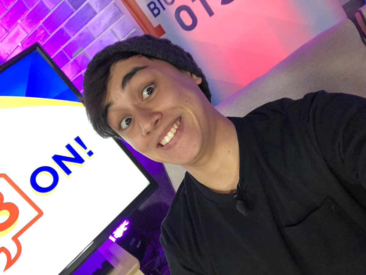 PBBabscbn's tweet photo. As promised, ito ang wacky picture ni Edward bilang consequence niya sa PBB Bring 8 On! 🤪

#PBB8BigHelpers https://t.co/dLHhkXHift
