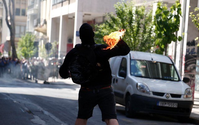 metrosportgr_'s tweet photo. ΤΩΡΑ: Επεισόδια στο κέντρο στην πορεία για Γρηγορόπουλο
https://t.co/ToSqzwUCwC
#Γρηγοροπουλος https://t.co/azMHB255ge