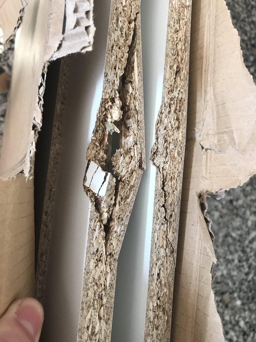 joseju11's tweet photo. Una tras otra @leroymerlin_es , no solo mi pedido llegó 5 días más tarde de lo prometido si no que ha llegado roto. https://t.co/YfGkZKuA4R