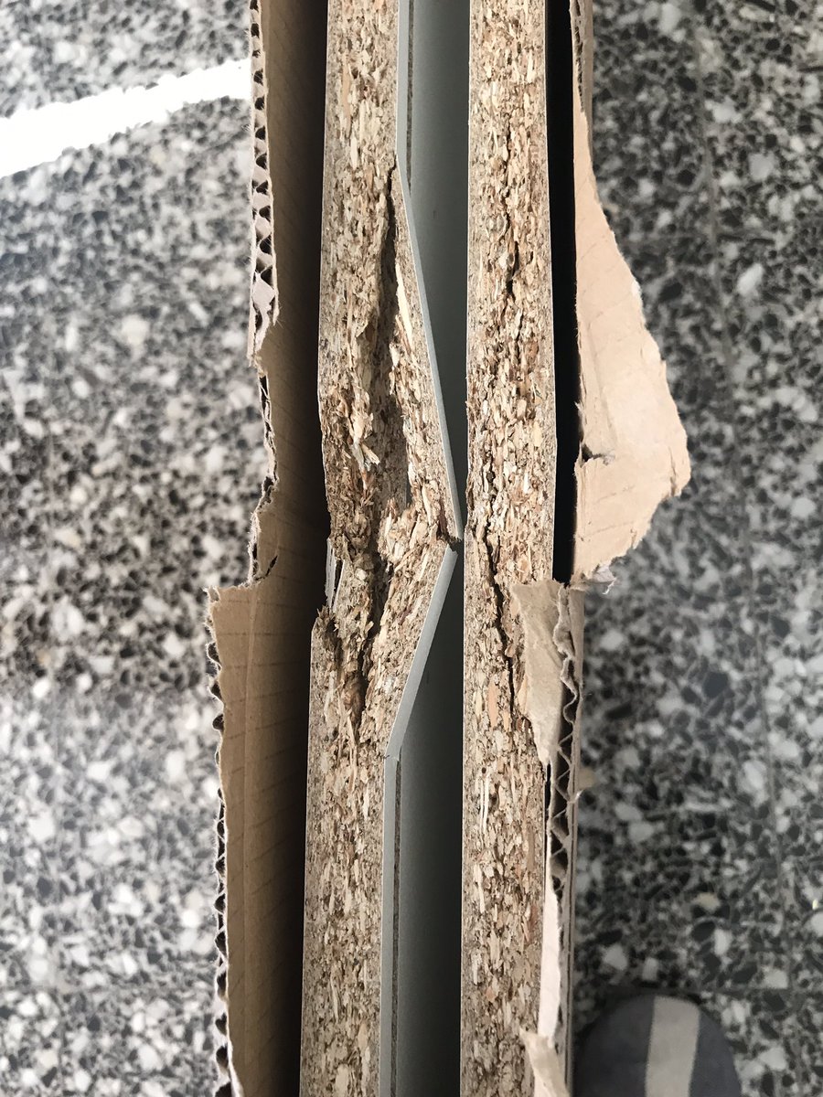joseju11's tweet photo. Una tras otra @leroymerlin_es , no solo mi pedido llegó 5 días más tarde de lo prometido si no que ha llegado roto. https://t.co/YfGkZKuA4R