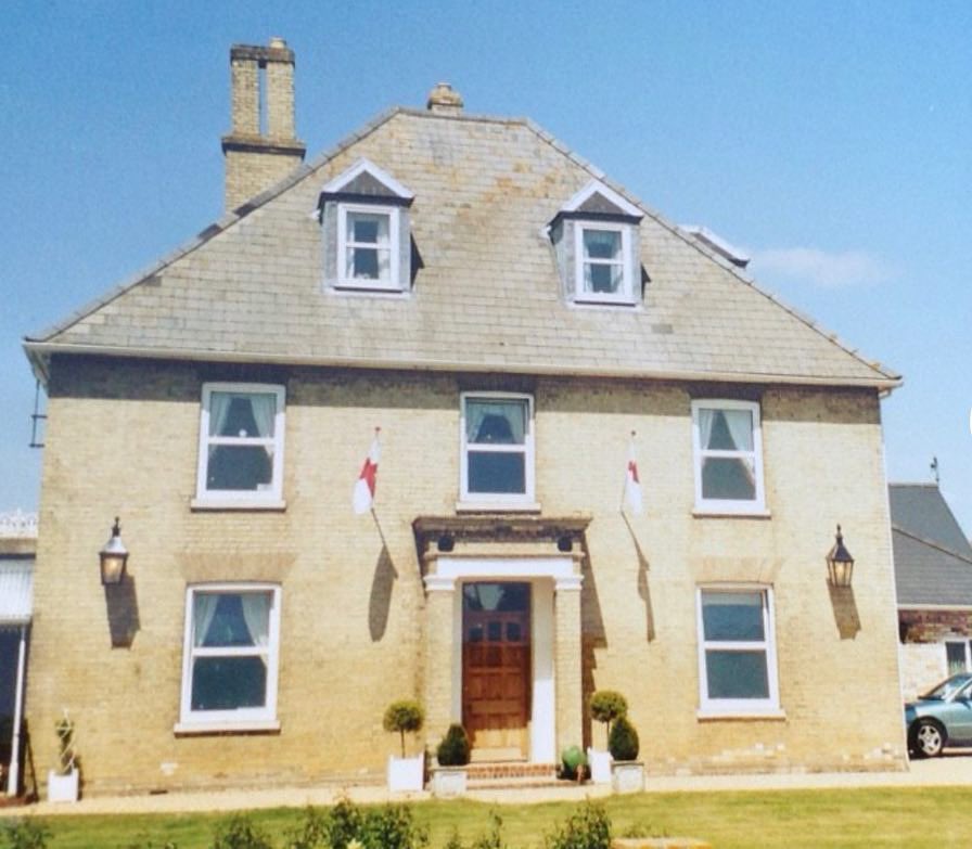 BurgessGroupUK's tweet photo. One from the archives (well a few years ago at least).   A before/ after showing how we took out ill fitting plastic casement windows and installed beautiful timber sash windows. Hope you like it... #tbt #timberwindows #addingcharacter https://t.co/zQMJpFnn9s