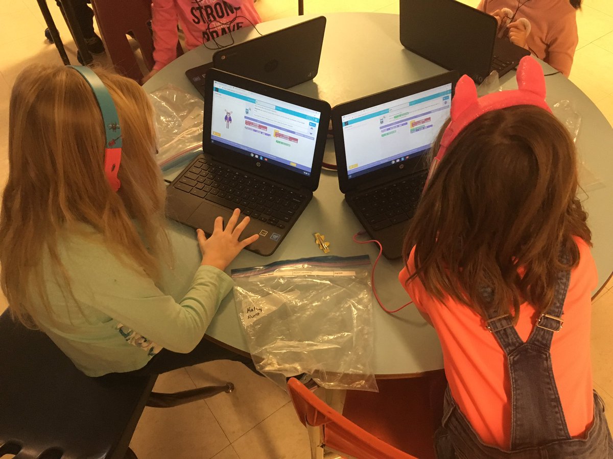 hollyrosenl's tweet image. Coding in grade 2- let’s rock out! #hourofcode #codingNLESD @NLESDCA @LarkhallAcademy