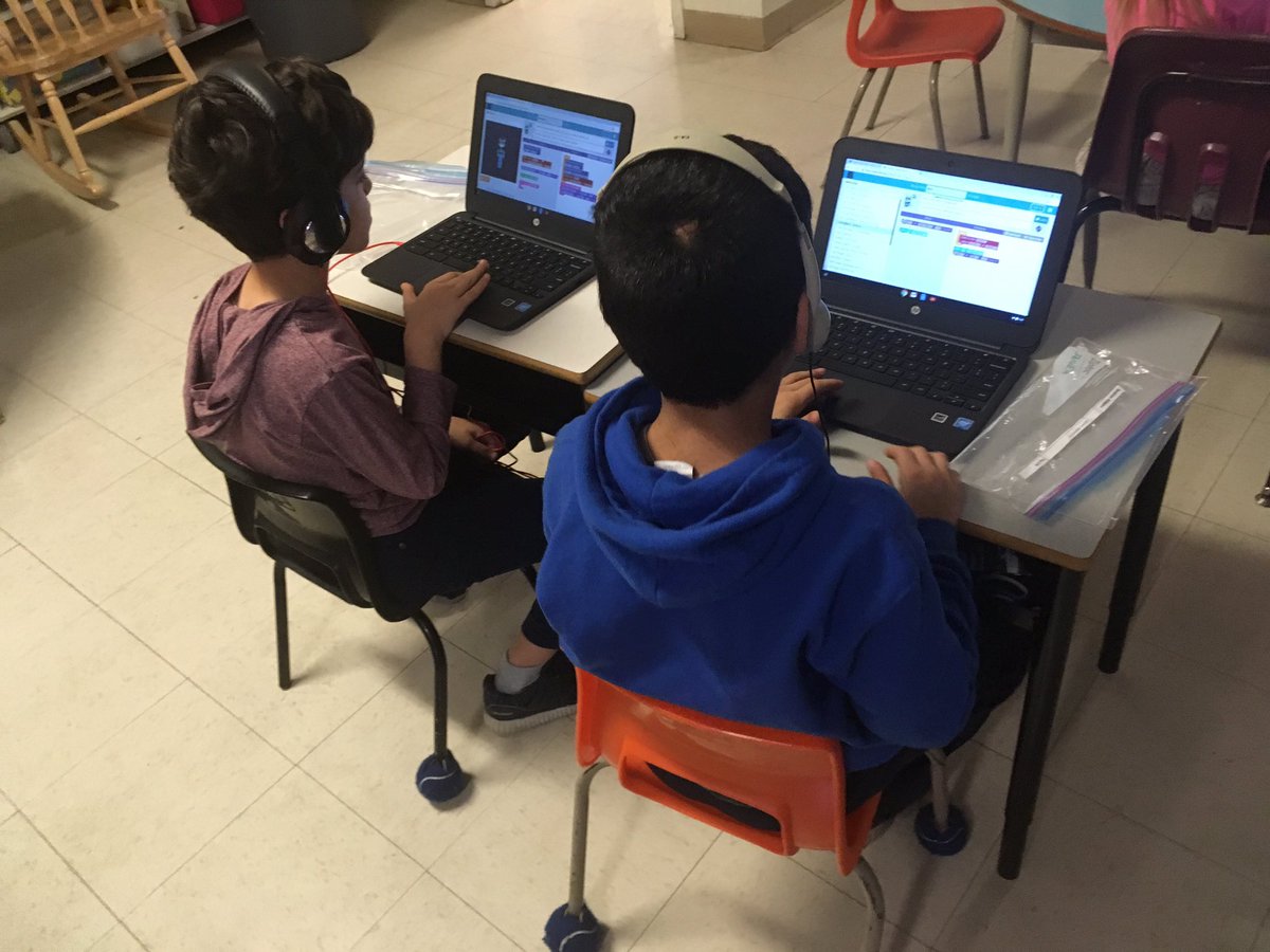 hollyrosenl's tweet image. Coding in grade 2- let’s rock out! #hourofcode #codingNLESD @NLESDCA @LarkhallAcademy