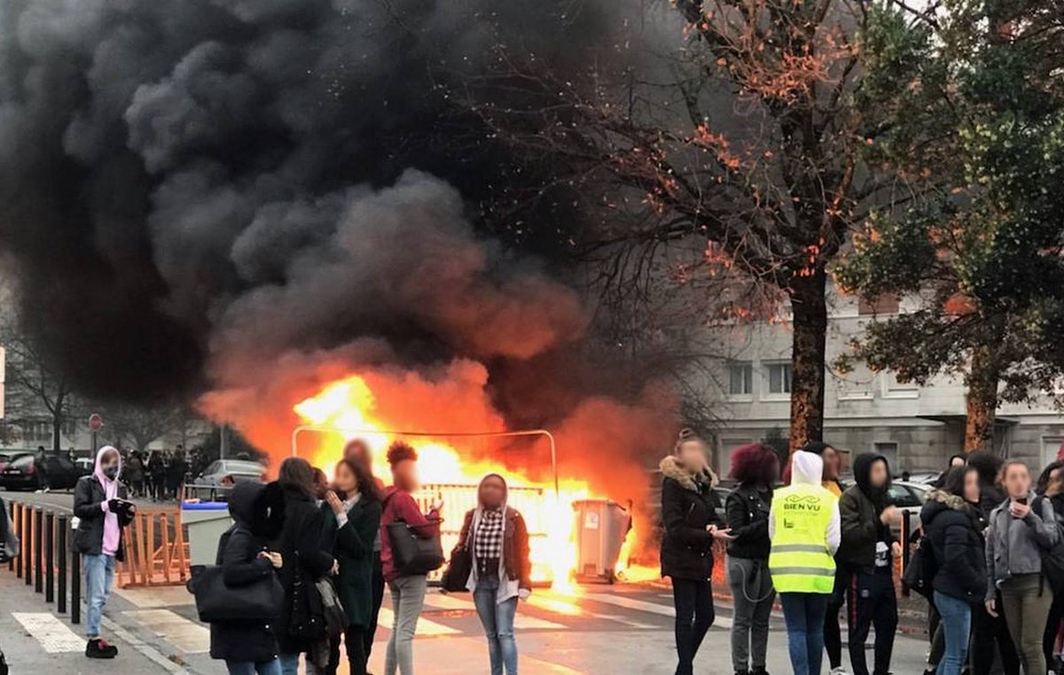 Протесты школьников и студентов в Марселе 