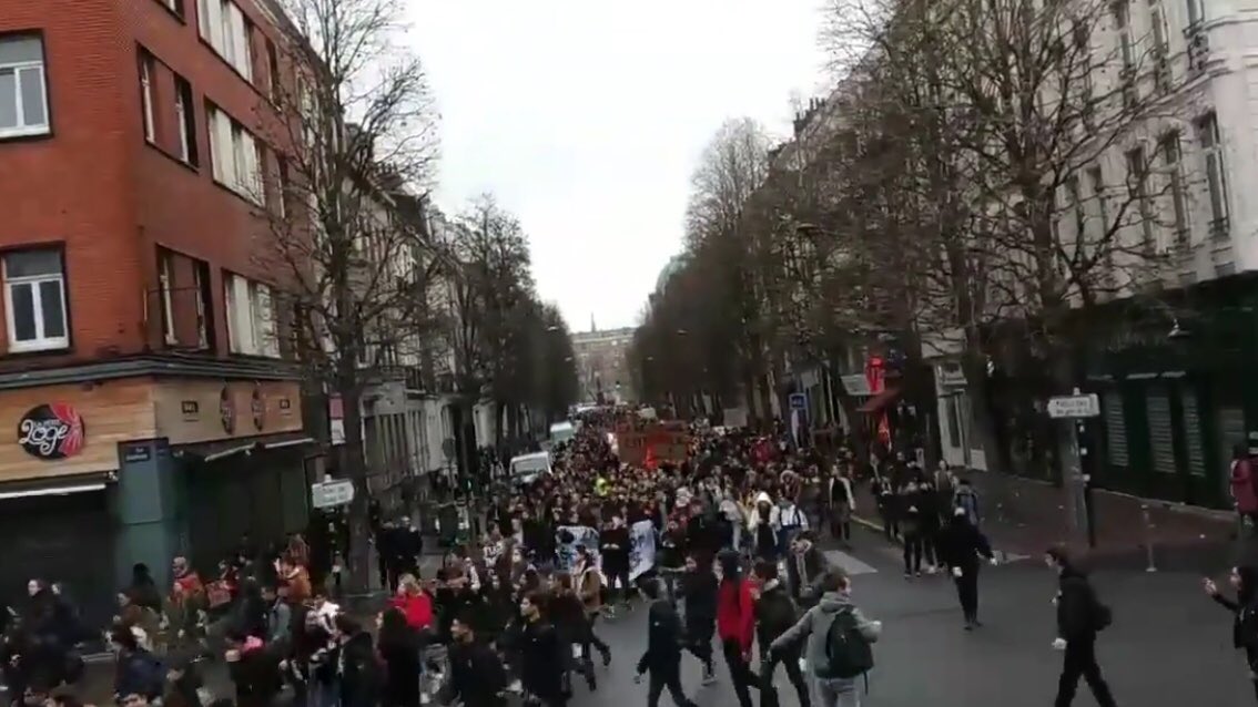 Протесты школьников и студентов в Марселе 