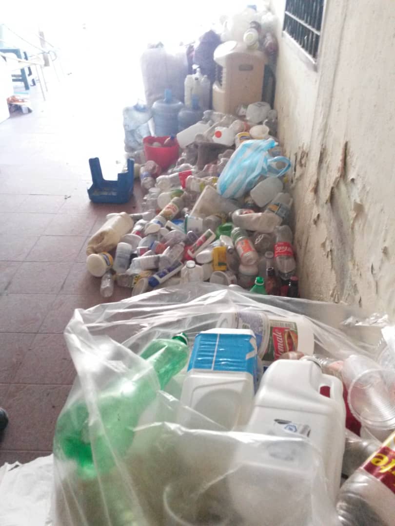 AraguaRecicla's tweet photo. #Seguimos apoyando a nuestras comunidades. #Recoleccion de #MaterialAprovechable. #SamanTarazonero #Mariño #AraguaRecicla #ReciclarEsLaNota @RMarcoTorres @ambienteyminas @Minea_Aragua https://t.co/SrB8BlKvev