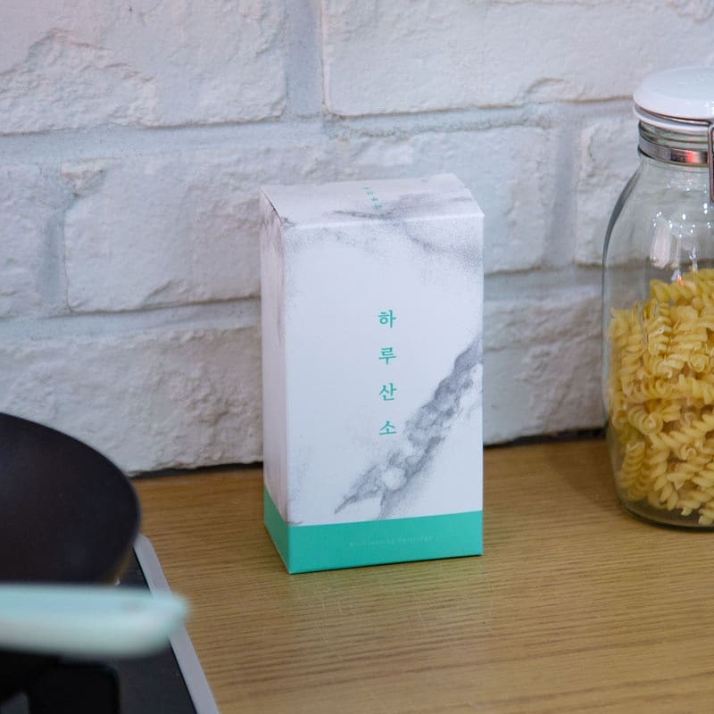 valueofday's tweet image. 냄새와 유해물질제거는 다른개념인데 냄새만 사라져도 공기가 깨끗해졌다고 생각하는 경우가 많습니다. 하루산소는 실제 유해가스를 제거해 집안의 공기를 맑게하는 기능이 있습니다. 국제표준화기구 인증과 CE 마크를 획득한 하루산소로 즐거운 하루 되세요 .~
#공기청정기구매팁 #아침공기 #데일리