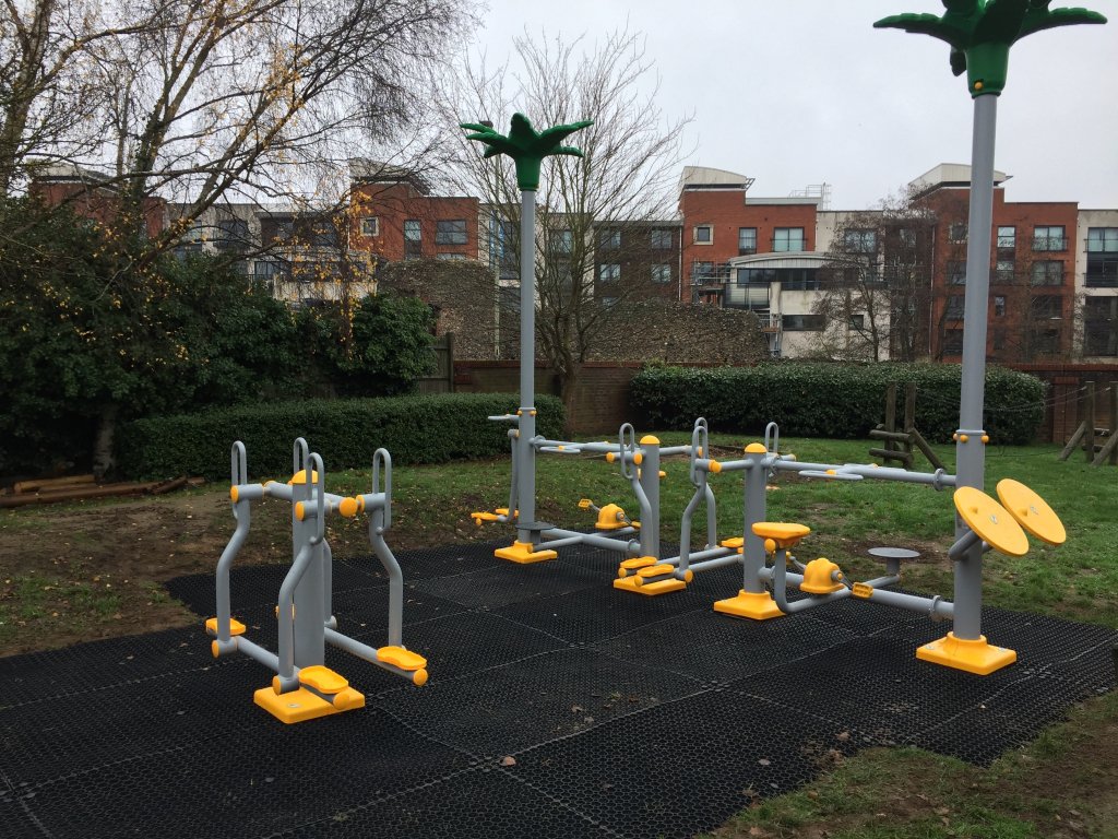 PlaygroundProj's tweet photo. Our social fitness equipment installed with rubber matting that allows the grass to grow through - enhancing the physical and emotional wellbeing of children - at this Norwich school. Tel: 0116 271 4190 #ActivePlayground #PlaygroundProjects https://t.co/XXQTTJ66G7