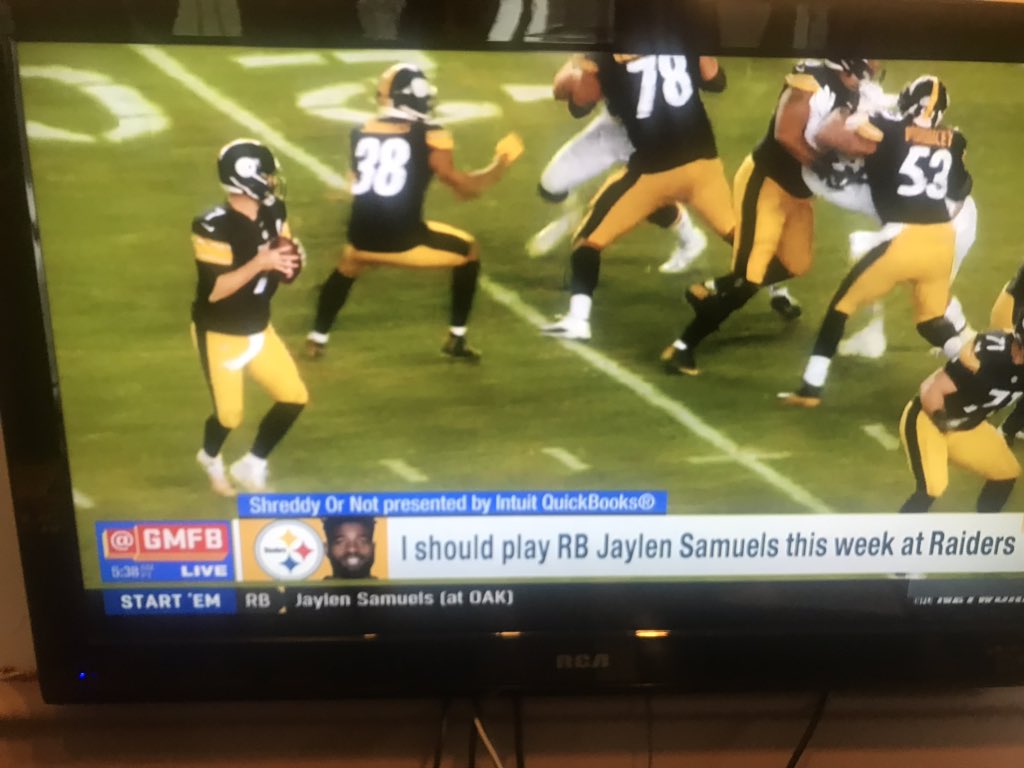 Its_Thraxi's tweet photo. @gmfb @heykayadams  As Kay describes why I shouldn’t play Jaylen Samuels at RB this weekend on this mornings broadcast the banner tells me to start him.  #Confused https://t.co/kynGMMk8Jb