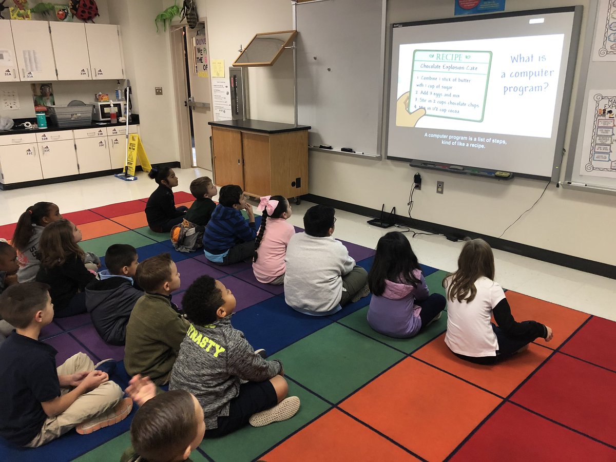 dramandasmith's tweet photo. #DunbarTigerPride 2nd grade learning about coding from @AnnieAndMoby before experiencing #googleexpeditions. #Lufkincodes #Lufkinlearns @StaceyMcCarty14 @DorindaWade https://t.co/vossI5hQF3