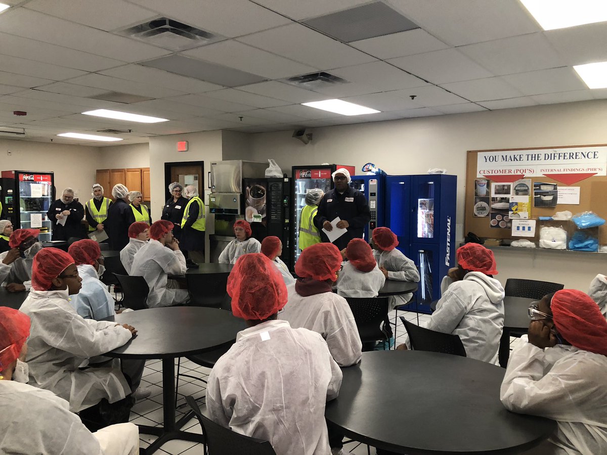 jhamilton8710's tweet photo. @LSR7 Lee’s Summit North High School Seniors touring @polytainers this morning to learn about career pathways in the advanced manufacturing industry. @LSEcoDevC #talentpipeline #futureworkforce https://t.co/GQXv07rEaW