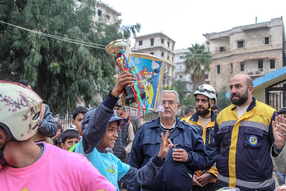 SyriaCivilDef's tweet photo. A bicycle race for the children of #Jisr_Alshughour City #Idlib, was organized by the #WhiteHelmets in cooperation with New Day #Syria, for #InternationalVolunteerDay. The winners were honored and prizes and gifts were distributed to them. https://t.co/yzQ3JntwxK
